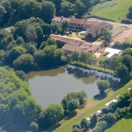 Logis De L'aubonniere مكان تخييم *